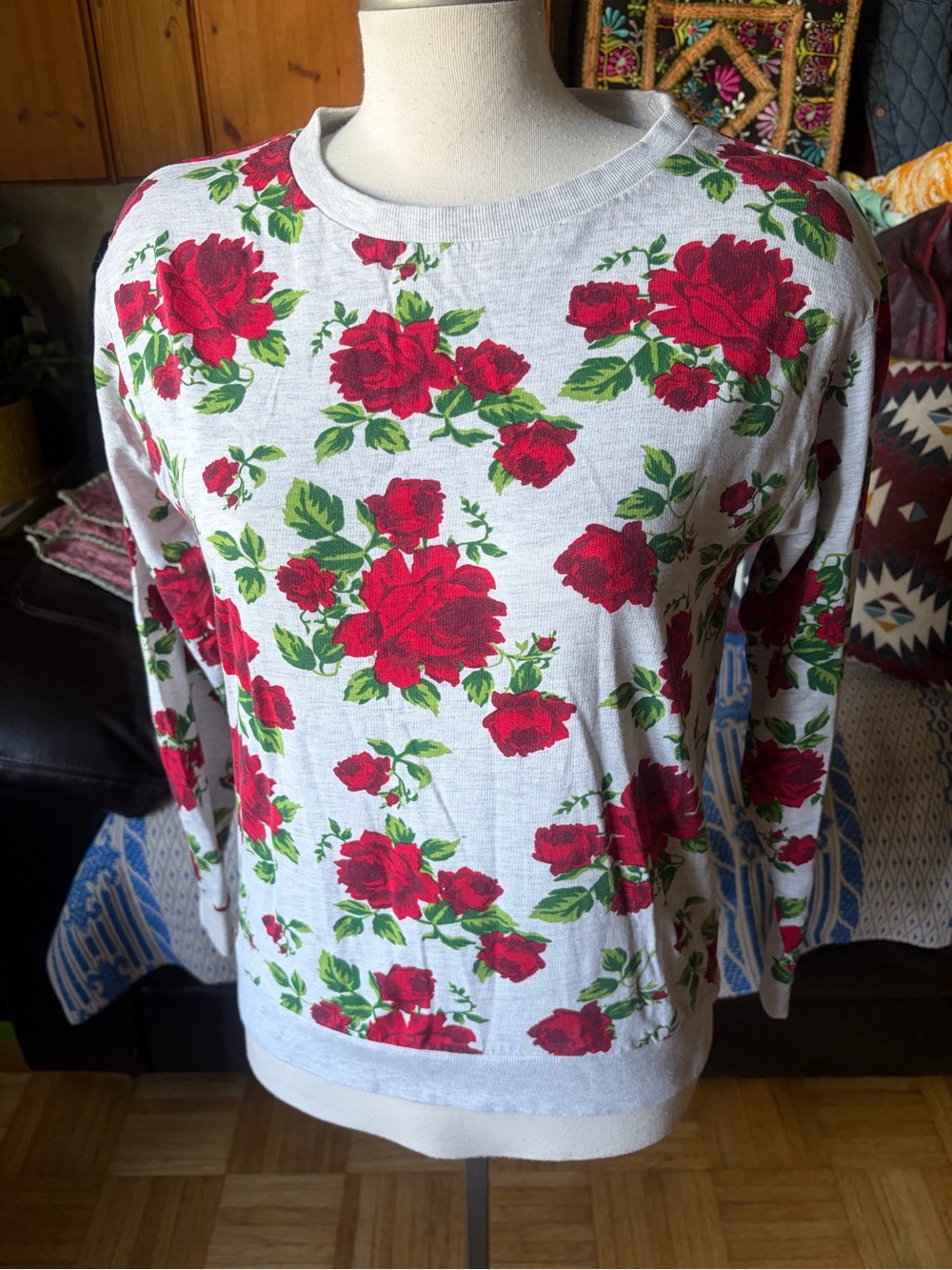 H&M Light Gray Crewneck Sweater with Red Rose Print Size Smll